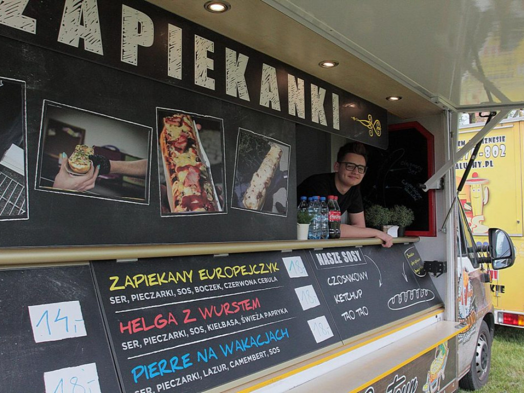 Spróbuj autorskiej kuchni z różnych stron świata. Foodtracki kuszą przy marinie