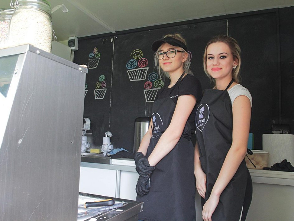 Spróbuj autorskiej kuchni z różnych stron świata. Foodtracki kuszą przy marinie