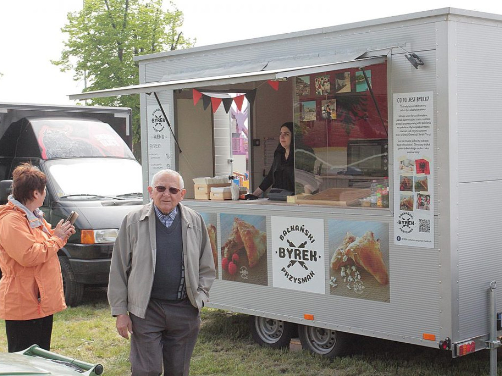 Spróbuj autorskiej kuchni z różnych stron świata. Foodtracki kuszą przy marinie