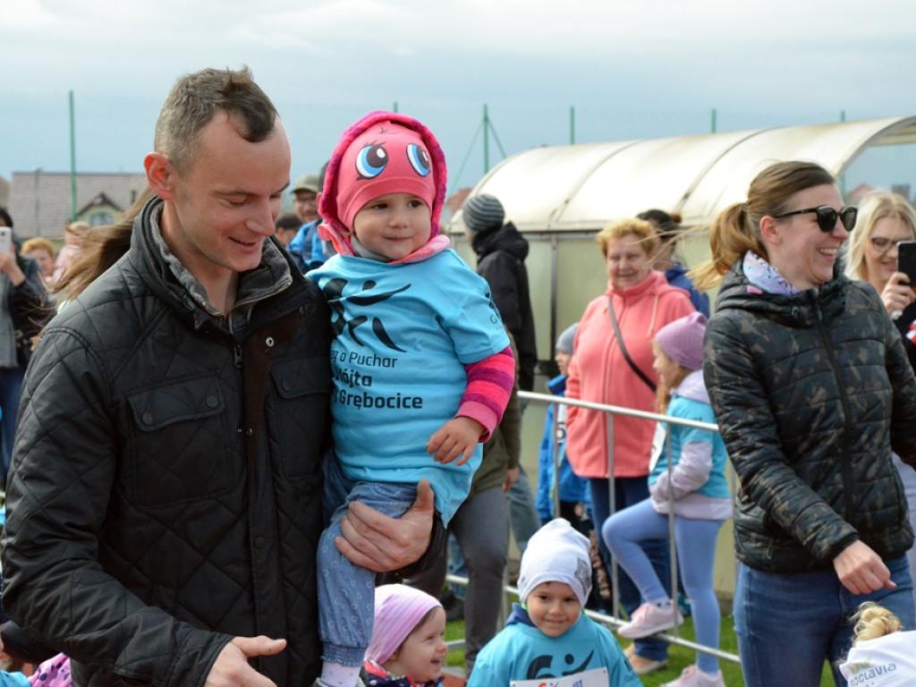 Pobiegli, aby pomóc małemu Michałkowi powrócić do zdrowia. W Grębocicach stawiły się setki ludzi