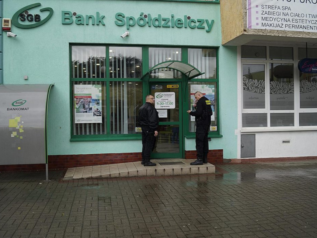 Napad na bank przy ulicy Budowlanych w Głogowie! Sprawca nadal na wolności