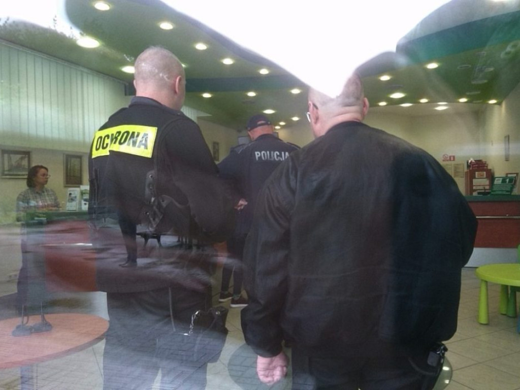 Napad na bank przy ulicy Budowlanych w Głogowie! Sprawca nadal na wolności