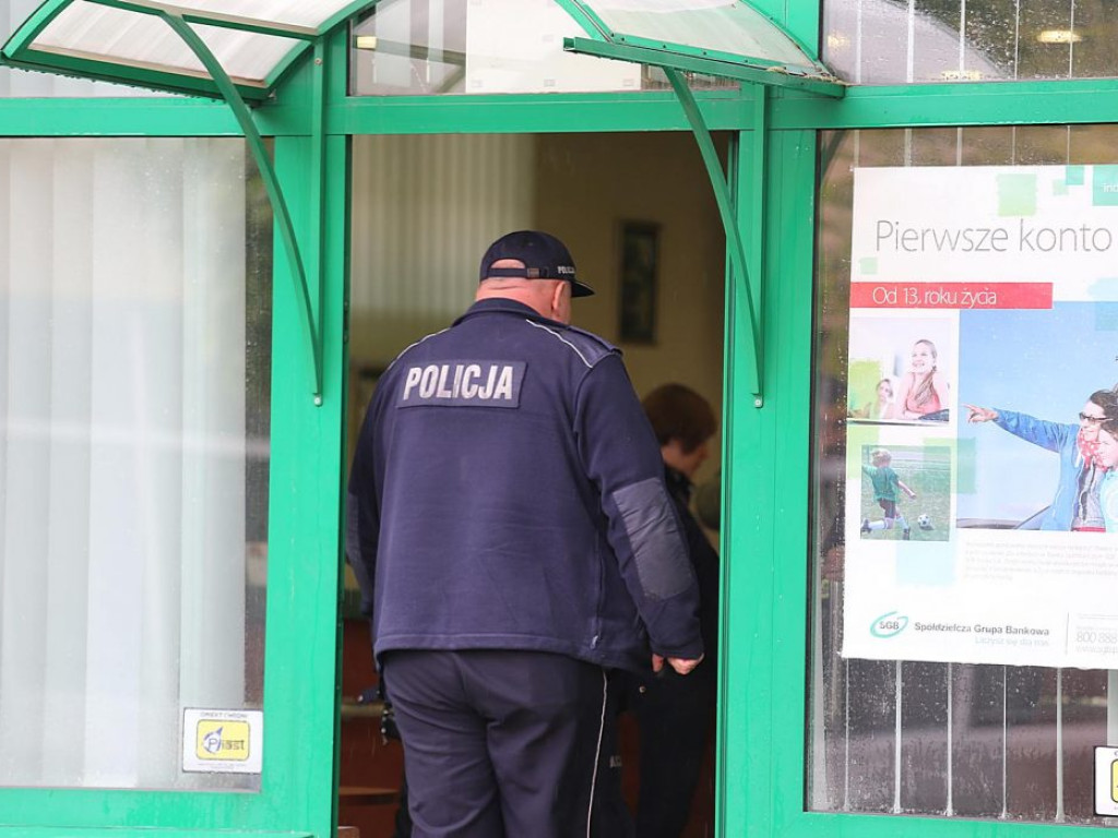 Napad na bank przy ulicy Budowlanych w Głogowie! Sprawca nadal na wolności