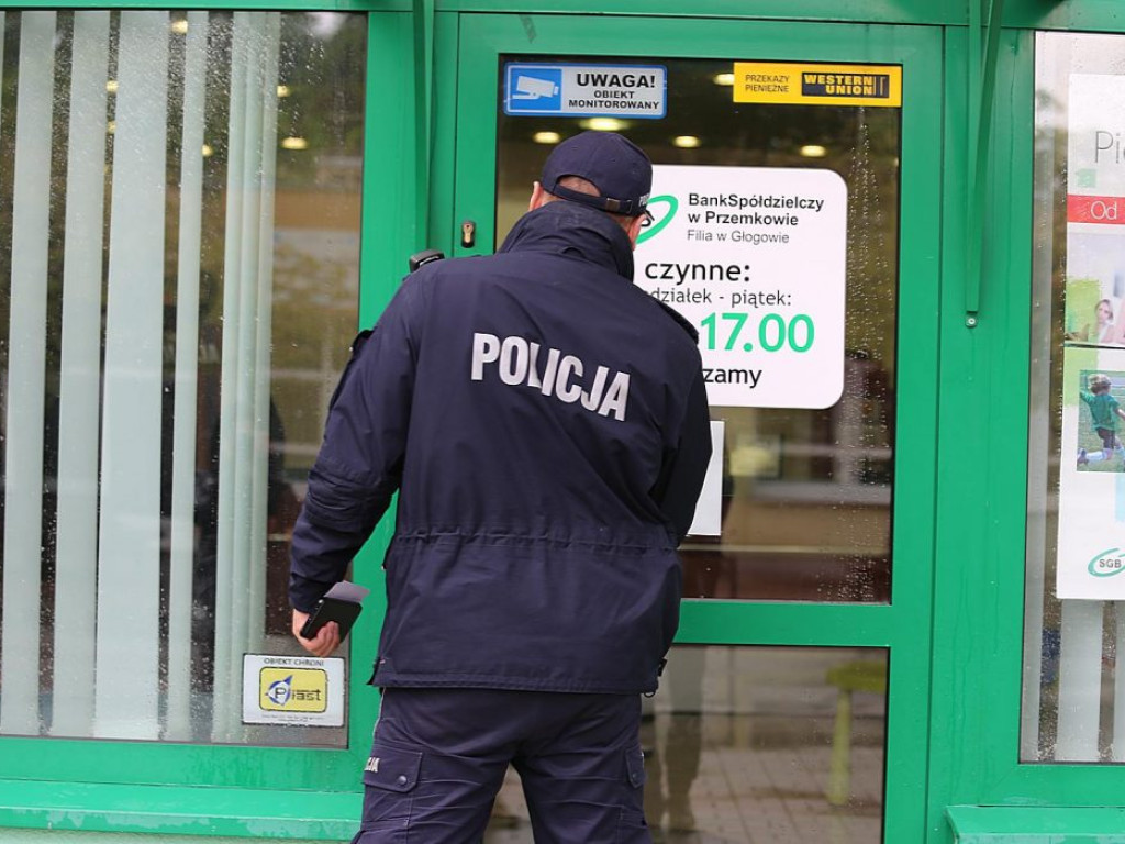 Napad na bank przy ulicy Budowlanych w Głogowie! Sprawca nadal na wolności