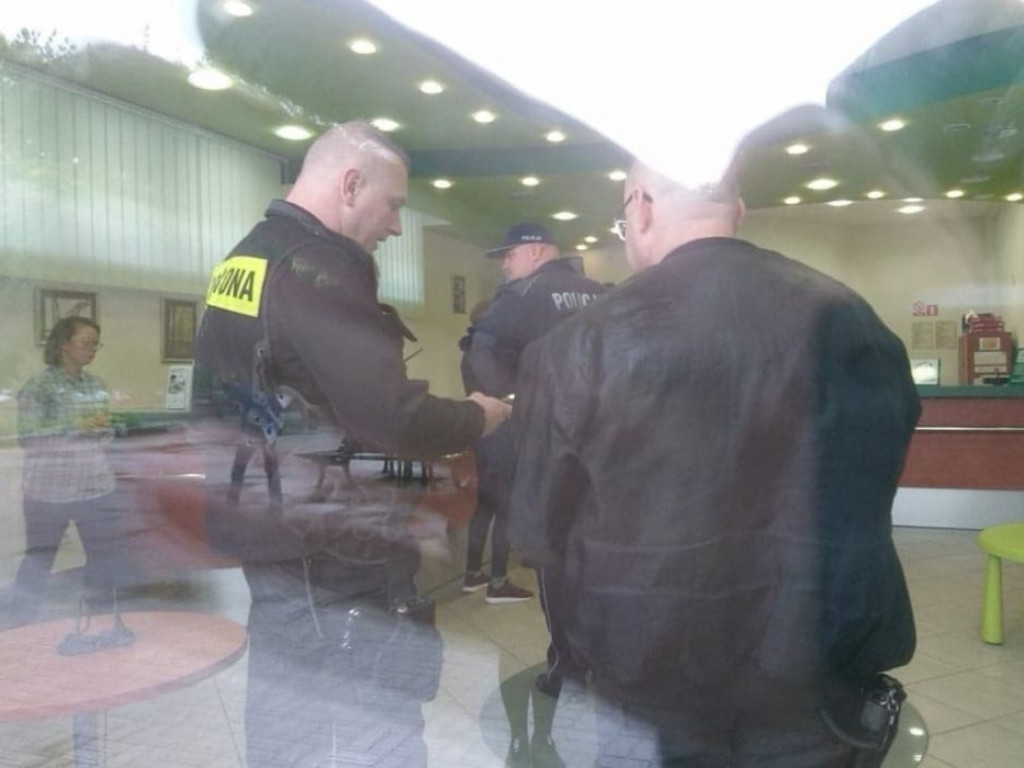 Napad na bank przy ulicy Budowlanych w Głogowie! Sprawca nadal na wolności