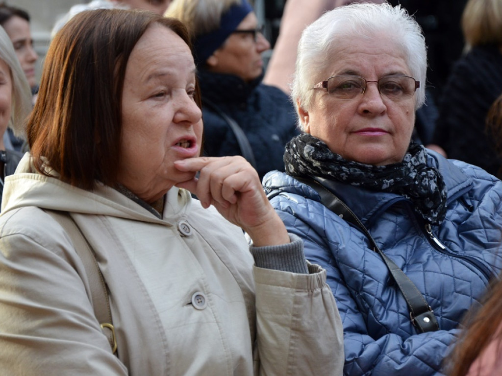 Huczne święto naszych hutników na rynku. Zagrał zespół Raz, Dwa, Trzy