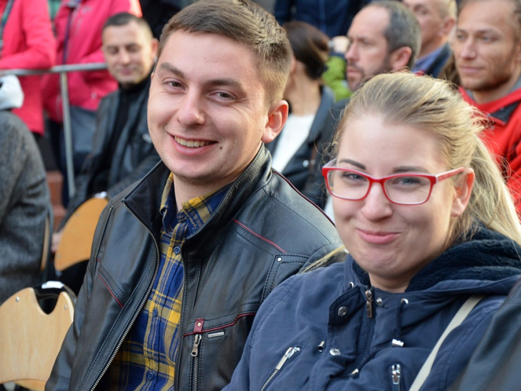 Huczne święto naszych hutników na rynku. Zagrał zespół Raz, Dwa, Trzy