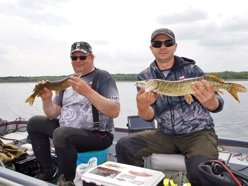 Rekordowe połowy szczupaków i okoni na jeziorze sławskim