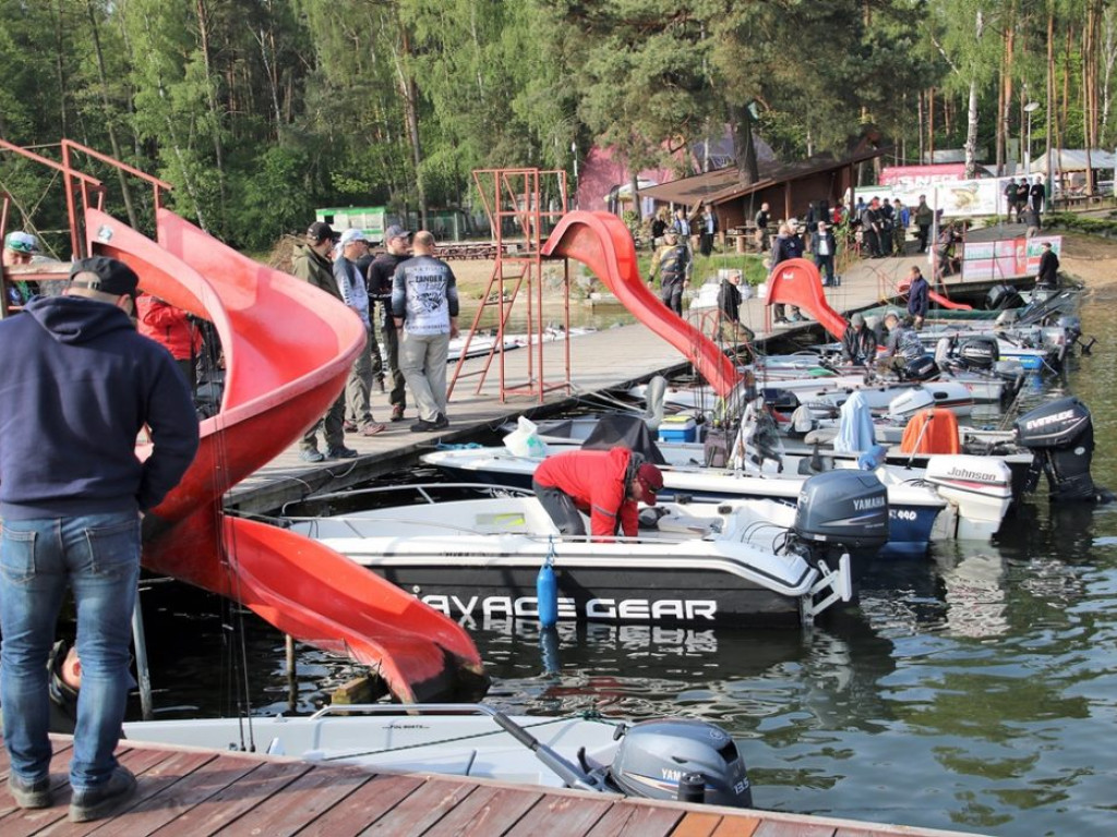 Rekordowe połowy szczupaków i okoni na jeziorze sławskim