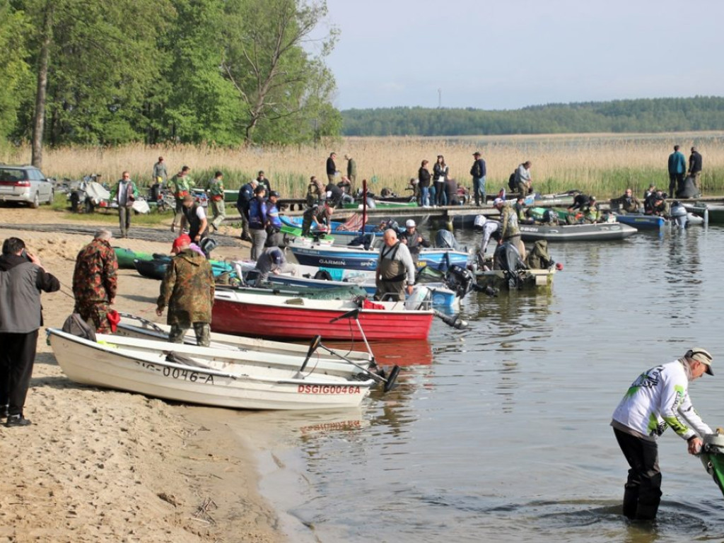Rekordowe połowy szczupaków i okoni na jeziorze sławskim