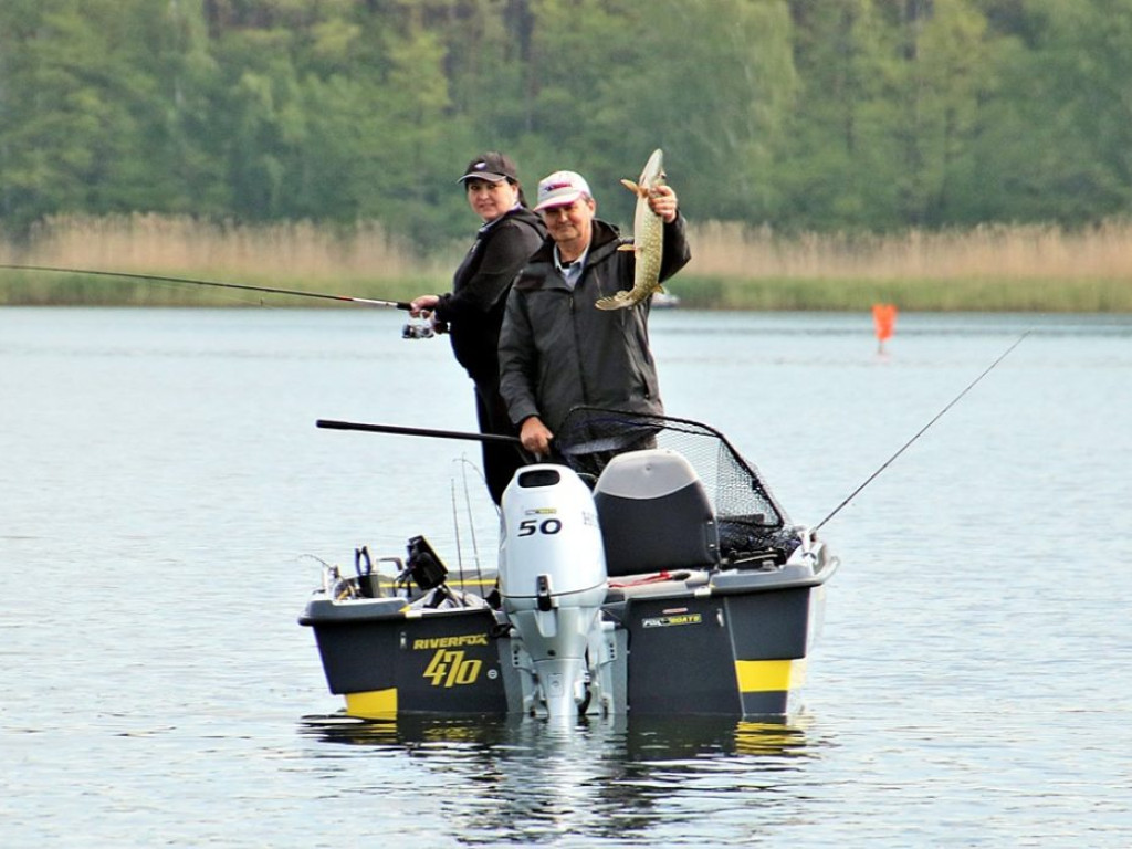 Rekordowe połowy szczupaków i okoni na jeziorze sławskim