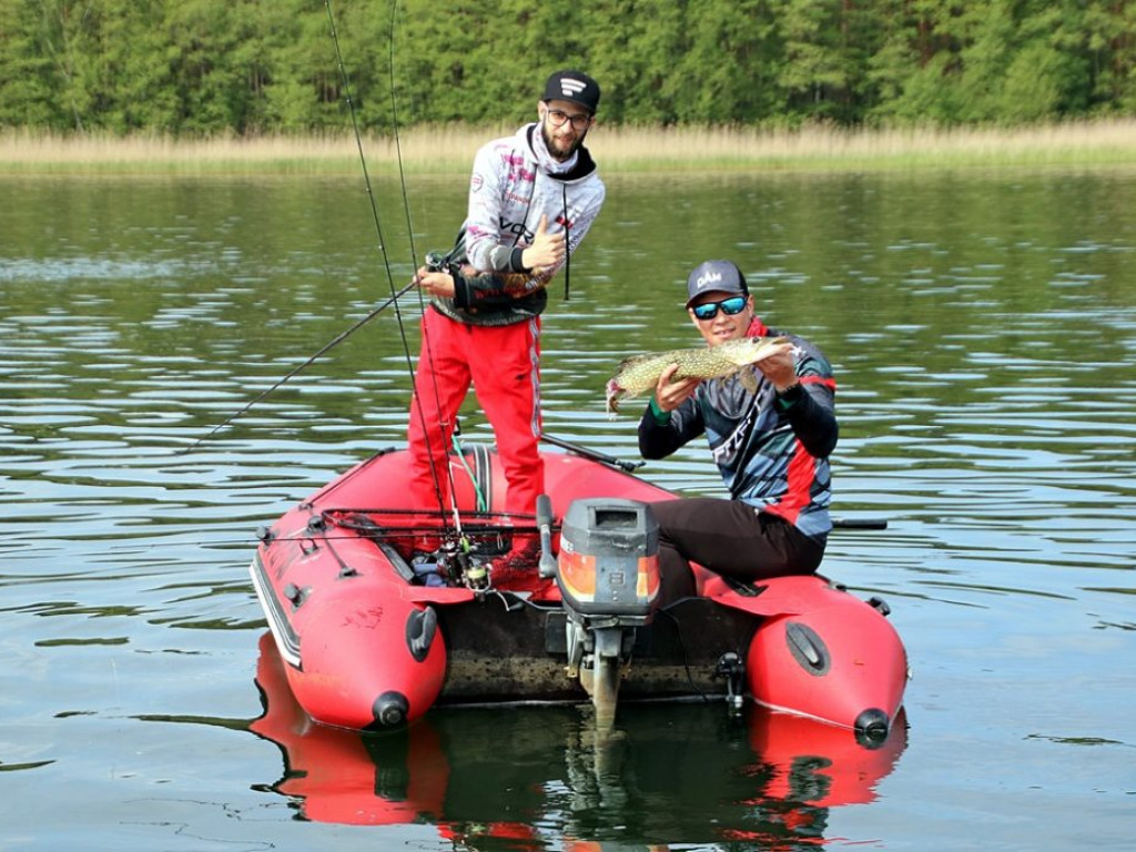 Rekordowe połowy szczupaków i okoni na jeziorze sławskim