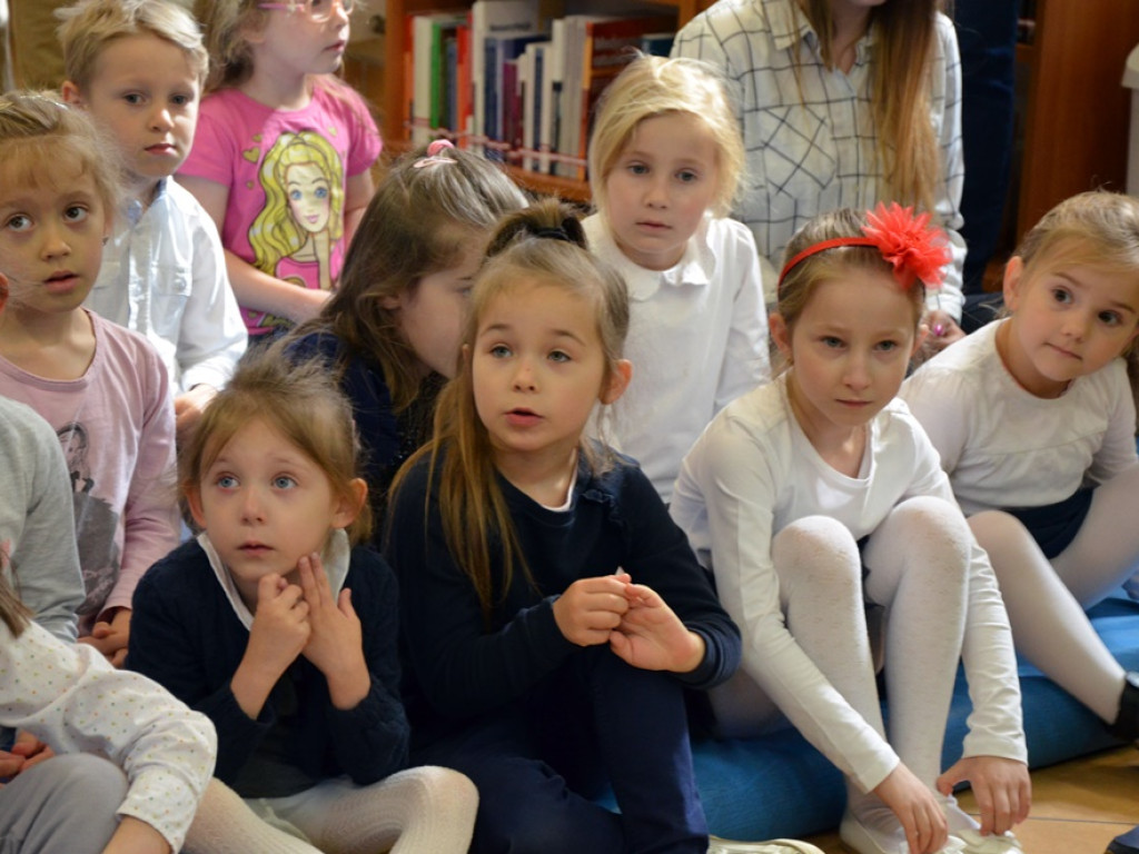 Lekcja historii o Głogowie. Radni czytali przedszkolakom legendy