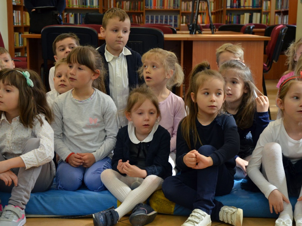 Lekcja historii o Głogowie. Radni czytali przedszkolakom legendy