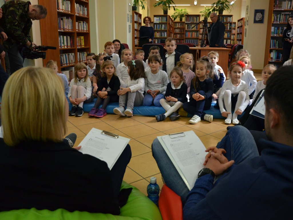 Lekcja historii o Głogowie. Radni czytali przedszkolakom legendy