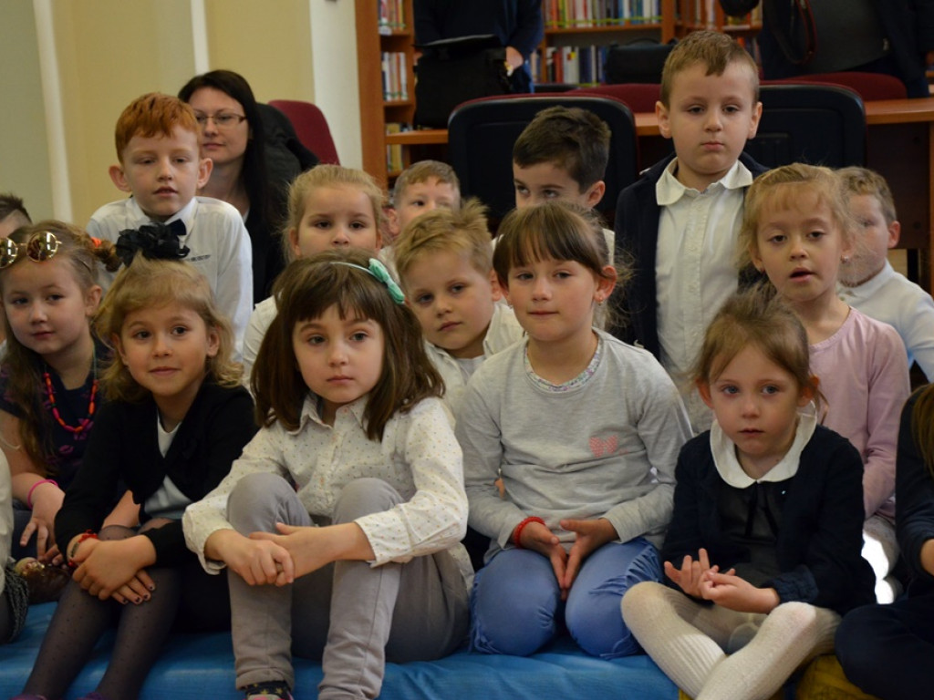 Lekcja historii o Głogowie. Radni czytali przedszkolakom legendy