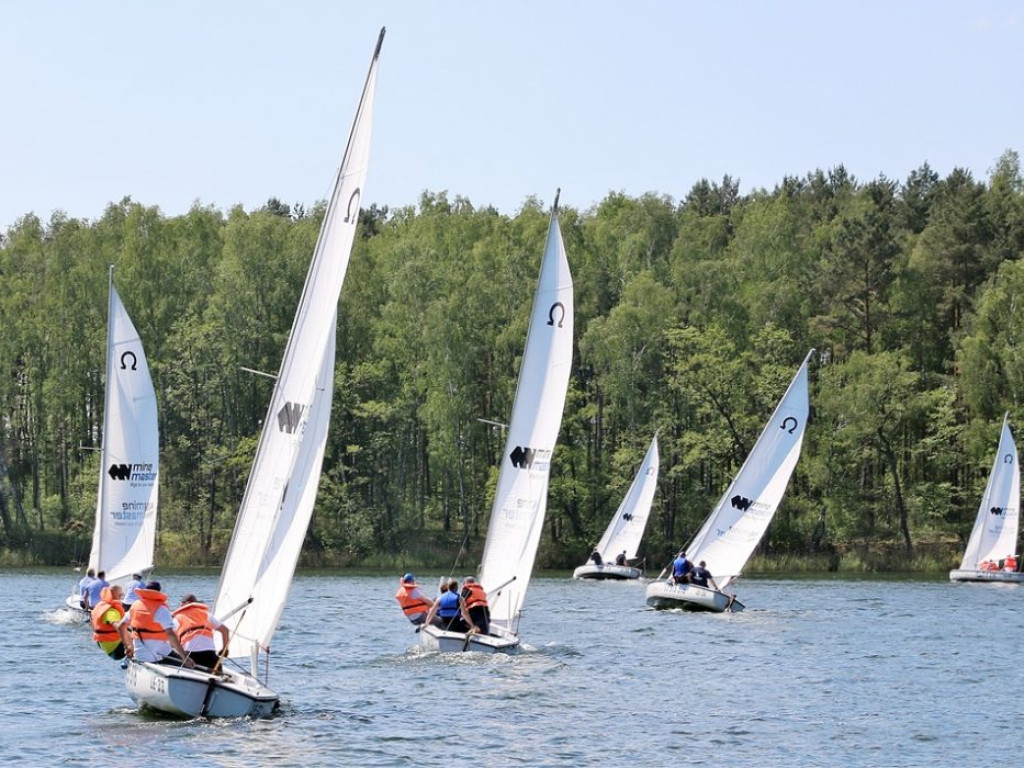 Regaty żeglarskie w klasie omega z okazji obchodów Dnia Hutnika w Lubiatowie