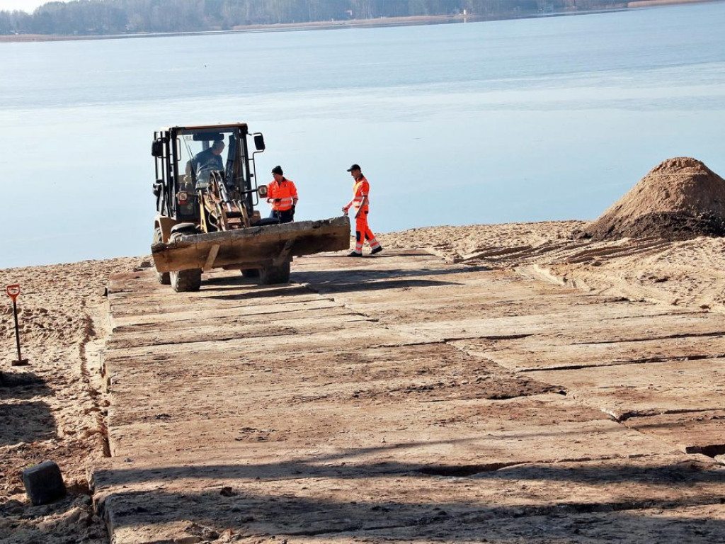 Prace przy sławskiej plaży idą szybciej niż zakłada harmonogram. Podglądamy budowę...