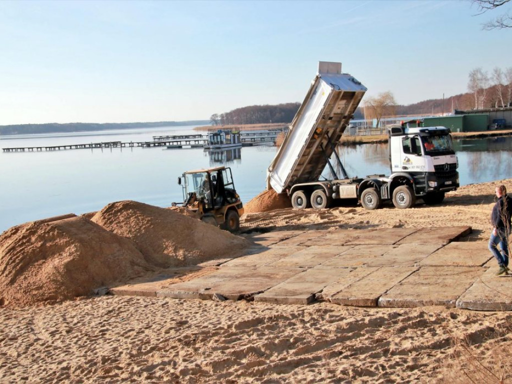Prace przy sławskiej plaży idą szybciej niż zakłada harmonogram. Podglądamy budowę...