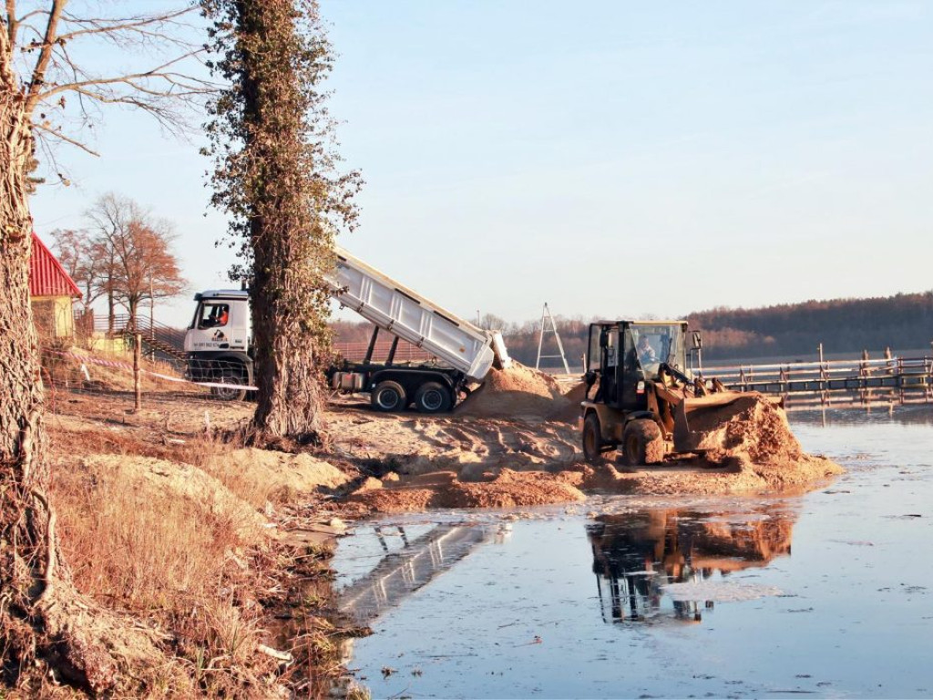 Prace przy sławskiej plaży idą szybciej niż zakłada harmonogram. Podglądamy budowę...