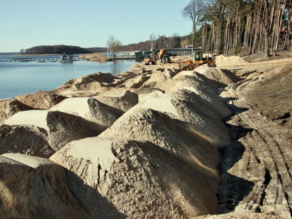 Prace przy sławskiej plaży idą szybciej niż zakłada harmonogram. Podglądamy budowę...