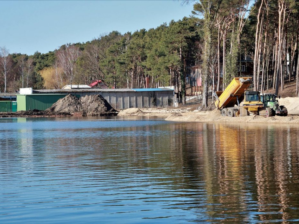Prace przy sławskiej plaży idą szybciej niż zakłada harmonogram. Podglądamy budowę...