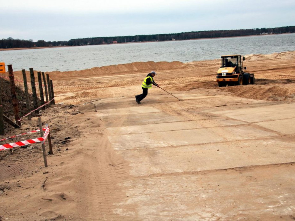 Prace przy sławskiej plaży idą szybciej niż zakłada harmonogram. Podglądamy budowę...