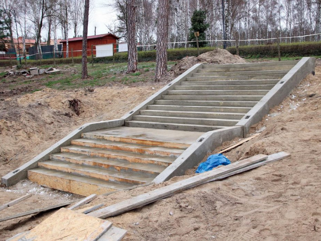 Prace przy sławskiej plaży idą szybciej niż zakłada harmonogram. Podglądamy budowę...