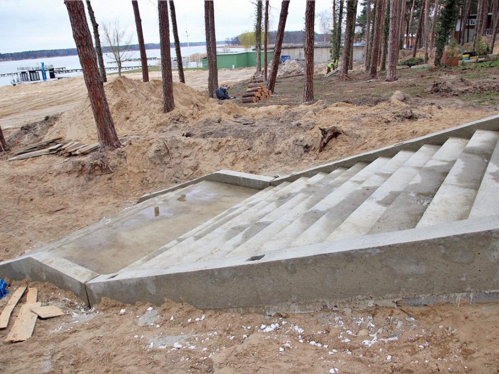 Prace przy sławskiej plaży idą szybciej niż zakłada harmonogram. Podglądamy budowę...