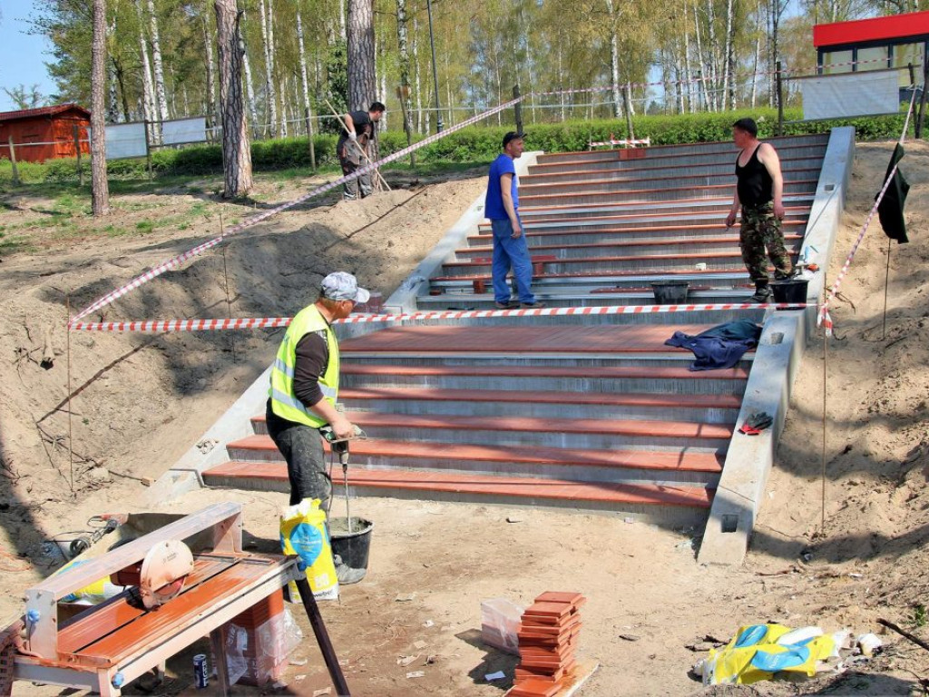 Prace przy sławskiej plaży idą szybciej niż zakłada harmonogram. Podglądamy budowę...