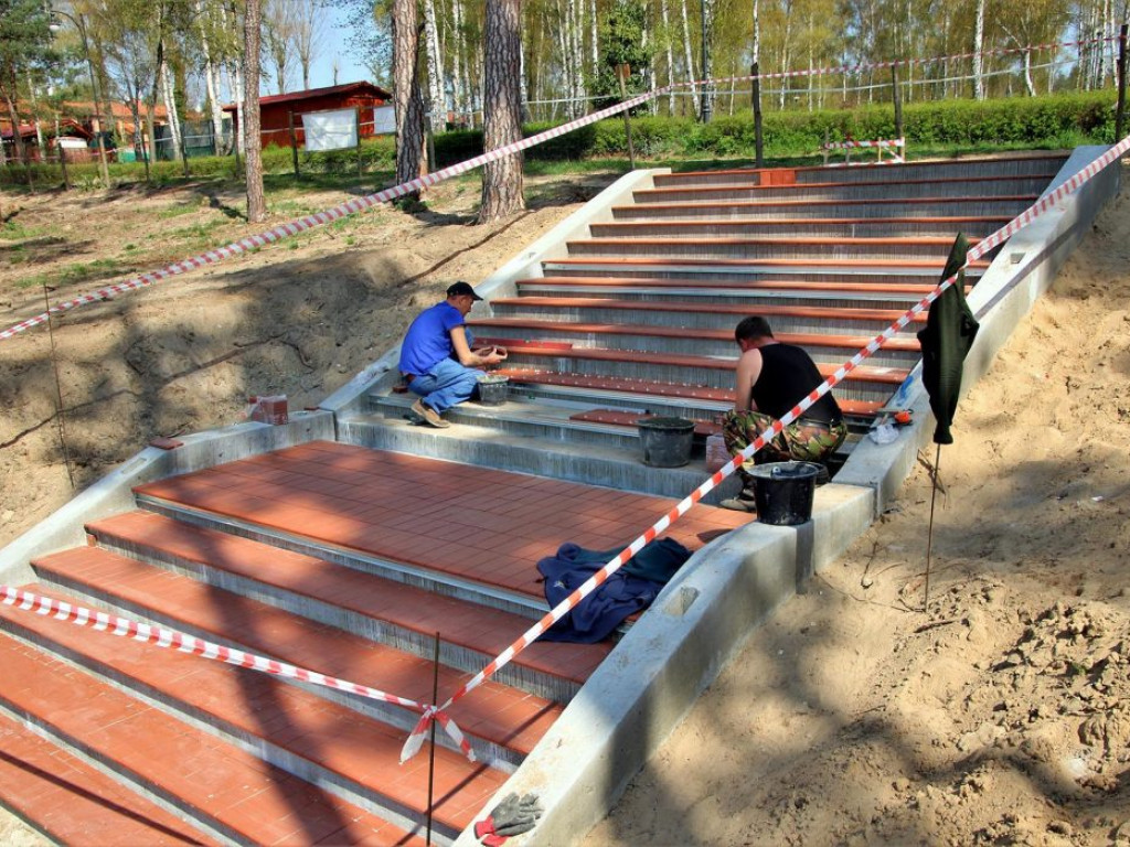 Prace przy sławskiej plaży idą szybciej niż zakłada harmonogram. Podglądamy budowę...