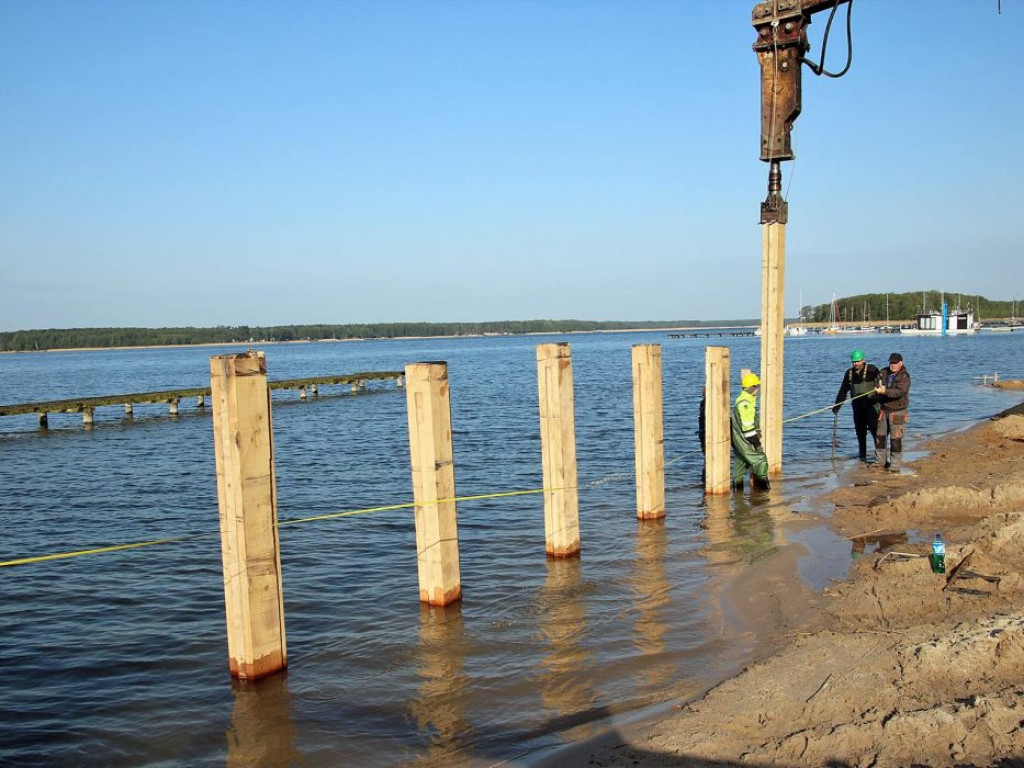 Prace przy sławskiej plaży idą szybciej niż zakłada harmonogram. Podglądamy budowę...