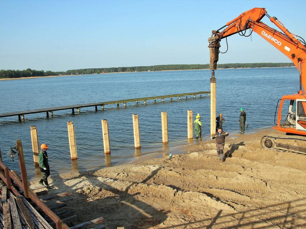 Prace przy sławskiej plaży idą szybciej niż zakłada harmonogram. Podglądamy budowę...