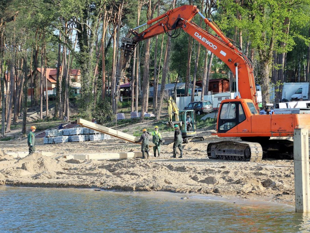 Prace przy sławskiej plaży idą szybciej niż zakłada harmonogram. Podglądamy budowę...