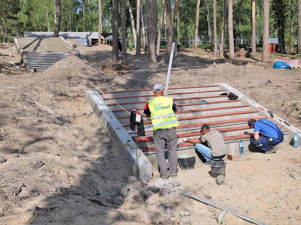 Prace przy sławskiej plaży idą szybciej niż zakłada harmonogram. Podglądamy budowę...