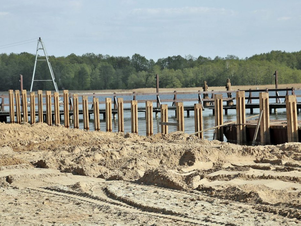 Prace przy sławskiej plaży idą szybciej niż zakłada harmonogram. Podglądamy budowę...