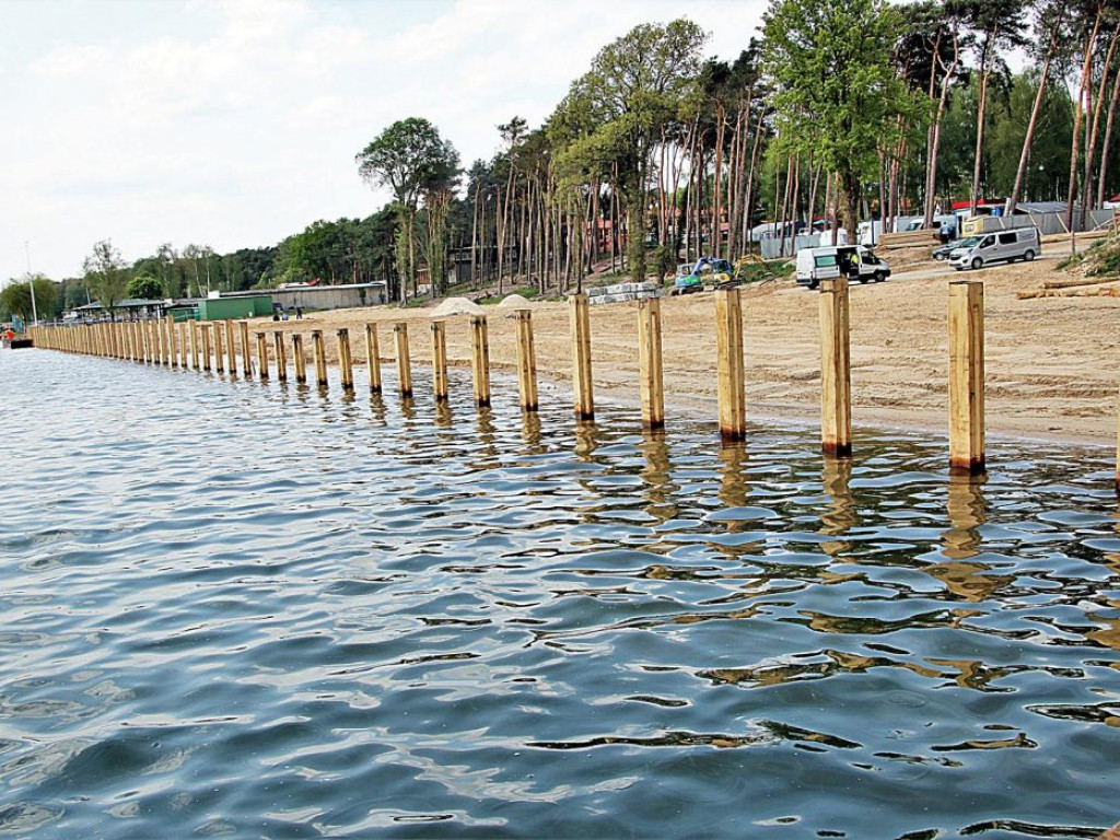 Prace przy sławskiej plaży idą szybciej niż zakłada harmonogram. Podglądamy budowę...