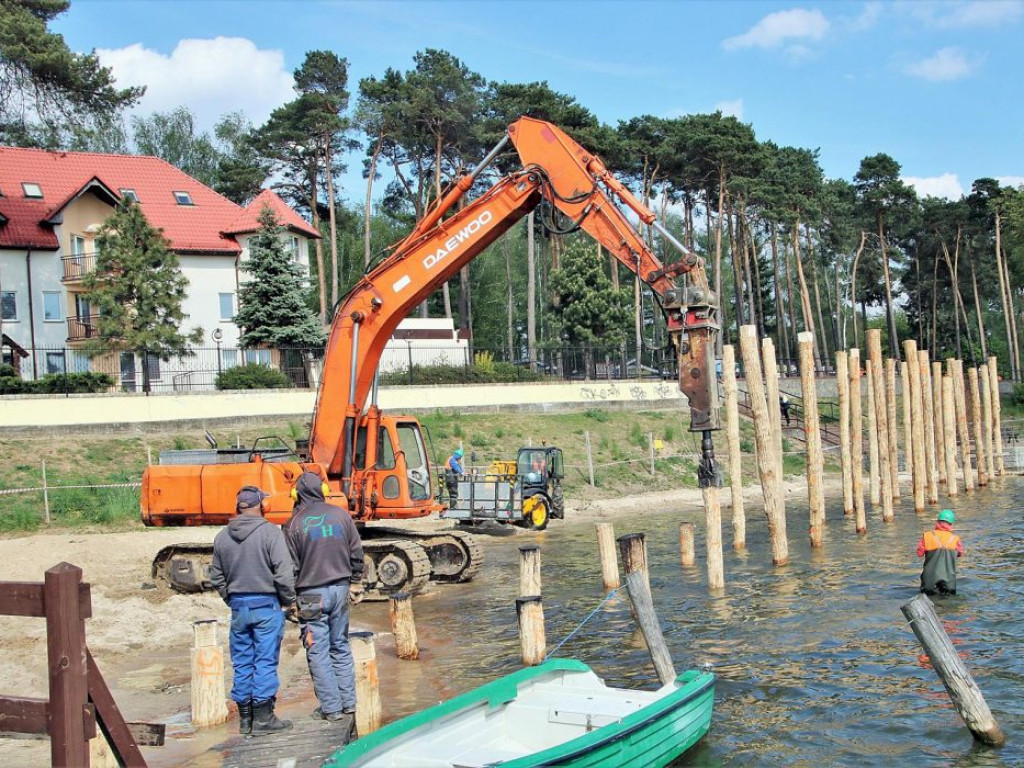 Prace przy sławskiej plaży idą szybciej niż zakłada harmonogram. Podglądamy budowę...
