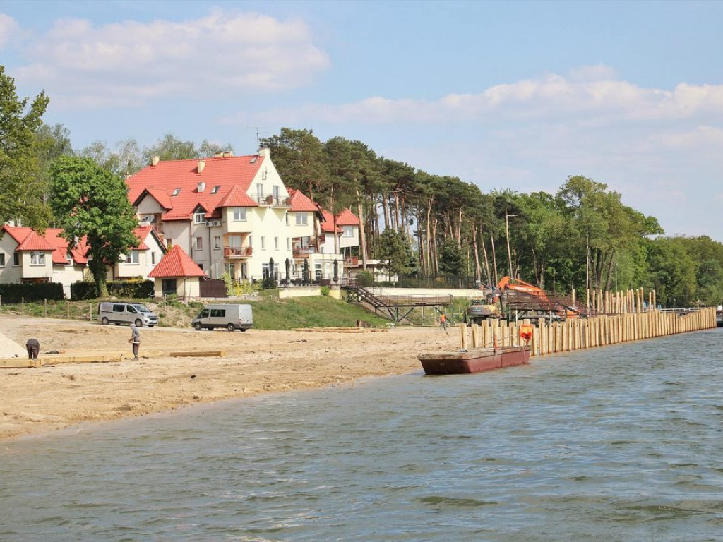 Prace przy sławskiej plaży idą szybciej niż zakłada harmonogram. Podglądamy budowę...