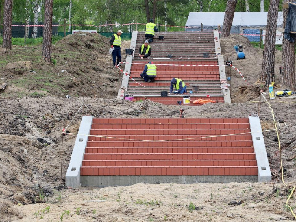 Prace przy sławskiej plaży idą szybciej niż zakłada harmonogram. Podglądamy budowę...