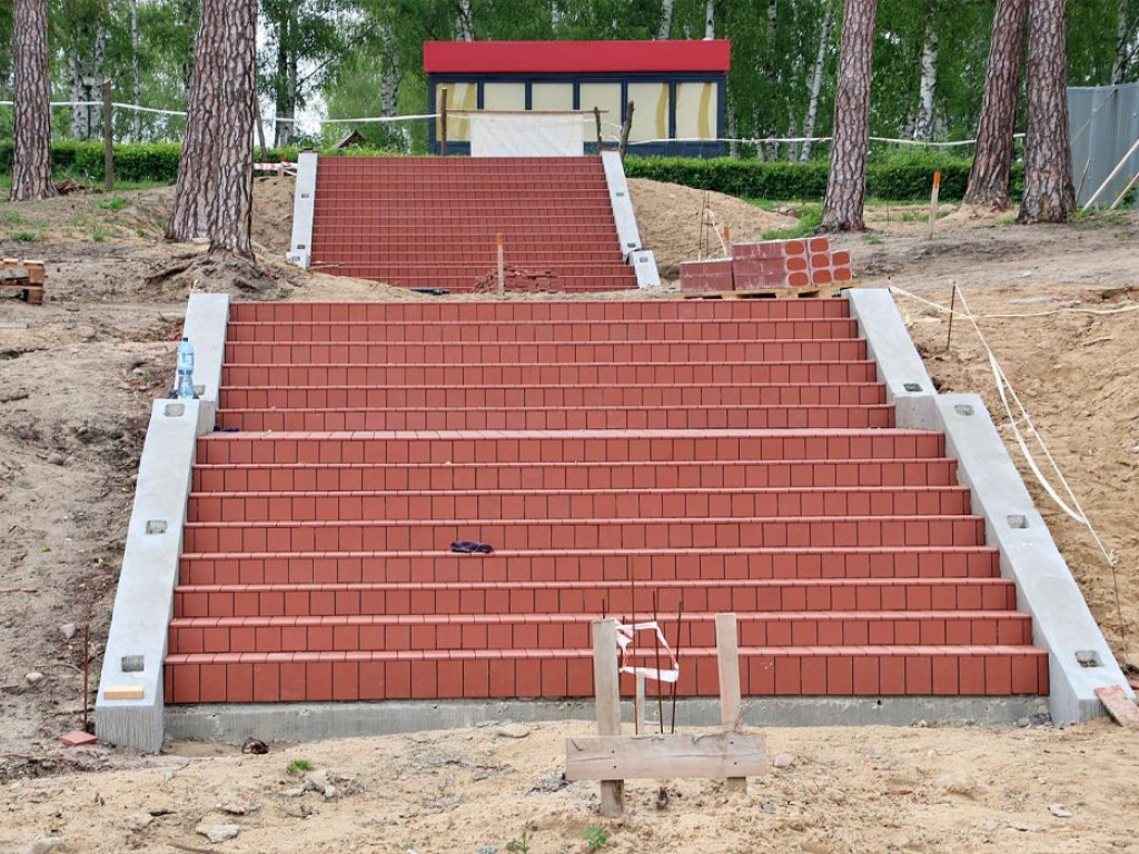 Prace przy sławskiej plaży idą szybciej niż zakłada harmonogram. Podglądamy budowę...