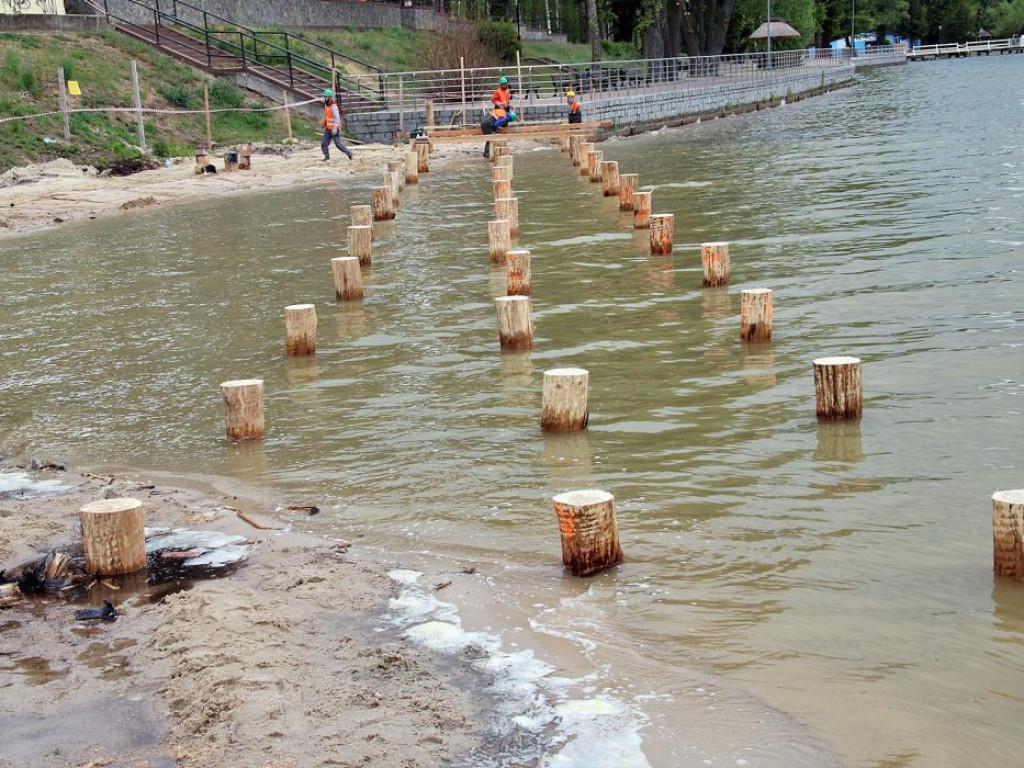 Prace przy sławskiej plaży idą szybciej niż zakłada harmonogram. Podglądamy budowę...