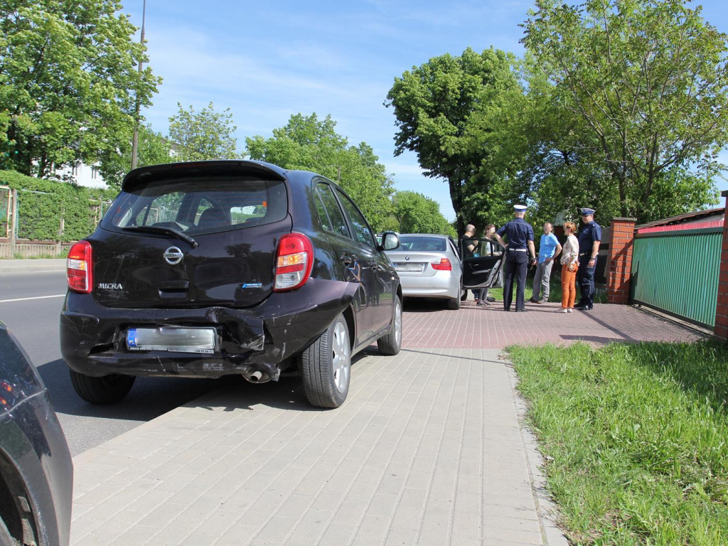 Stłuczka na Rudnowskiej. Wystarczyła chwilka nieuwagi przy wypuszczaniu autobusu z zatoczki