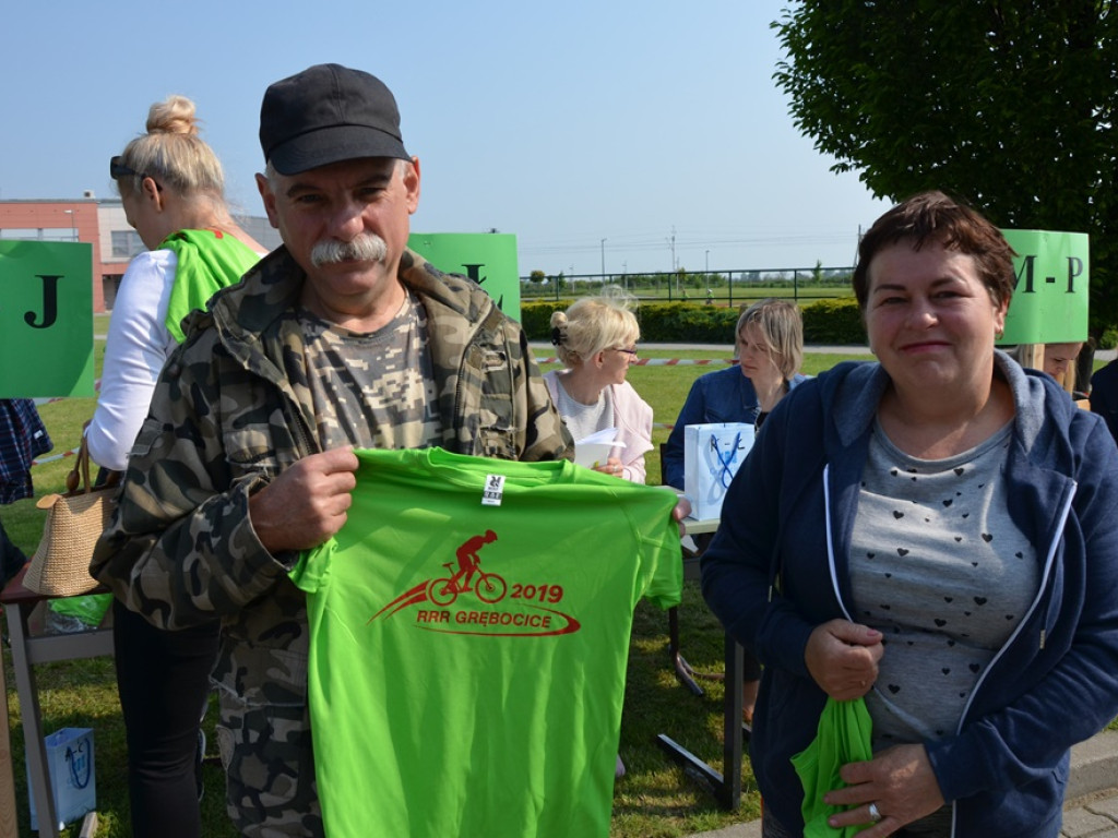 W Grębocicach na rowerach pojechały całe rodziny! Prawie 1110 osób na starcie Słonecznego Peletonu