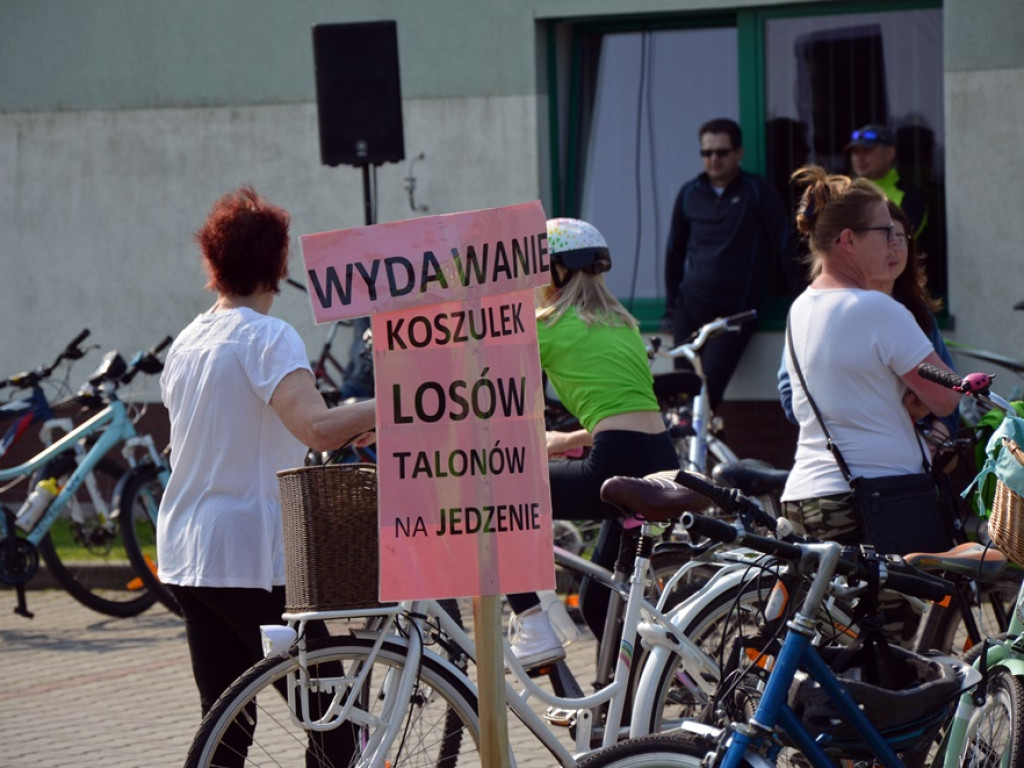 W Grębocicach na rowerach pojechały całe rodziny! Prawie 1110 osób na starcie Słonecznego Peletonu