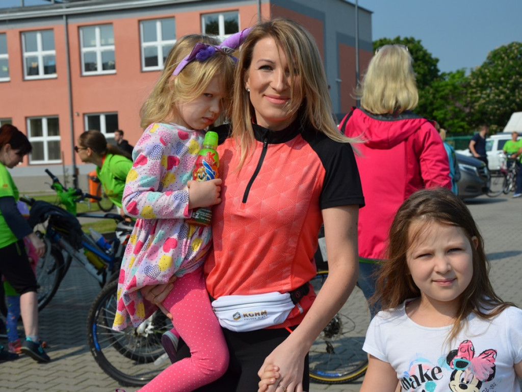 W Grębocicach na rowerach pojechały całe rodziny! Prawie 1110 osób na starcie Słonecznego Peletonu