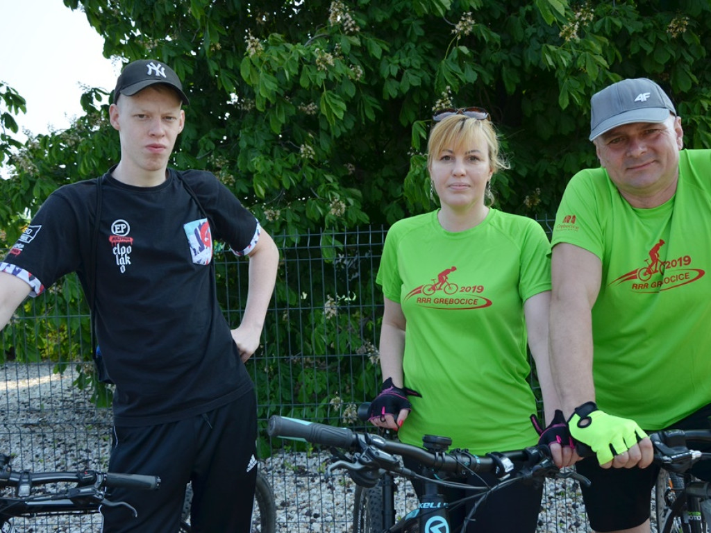 W Grębocicach na rowerach pojechały całe rodziny! Prawie 1110 osób na starcie Słonecznego Peletonu