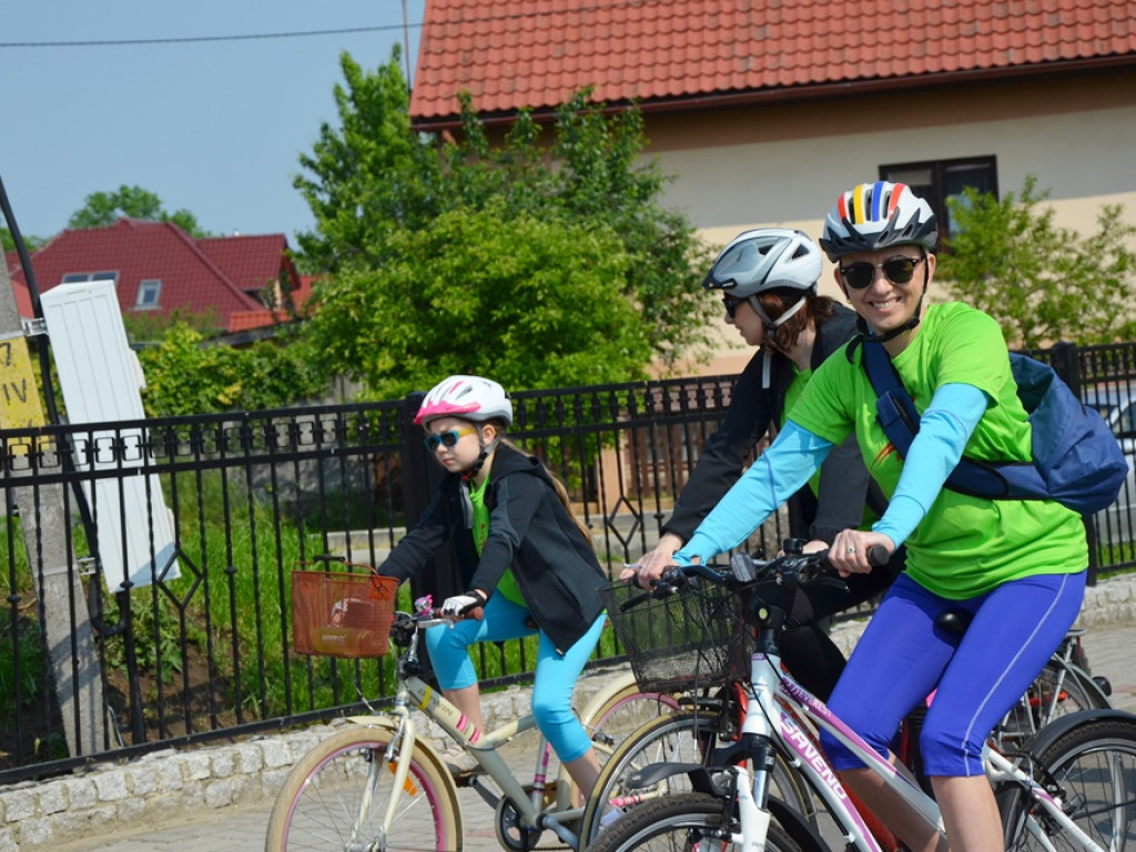 W Grębocicach na rowerach pojechały całe rodziny! Prawie 1110 osób na starcie Słonecznego Peletonu