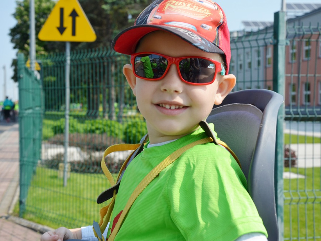 W Grębocicach na rowerach pojechały całe rodziny! Prawie 1110 osób na starcie Słonecznego Peletonu