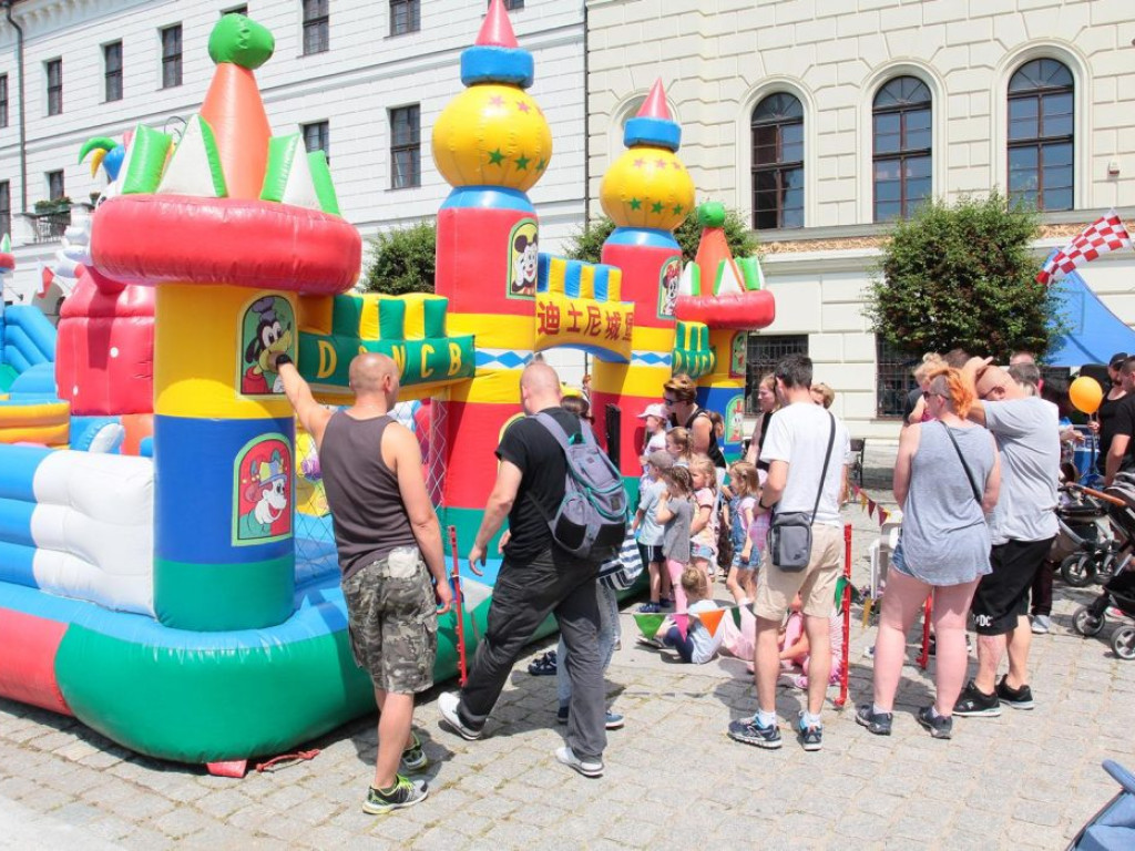 Rynkiem zawładnęły dzieci. Moc atrakcji czeka pod ratuszem